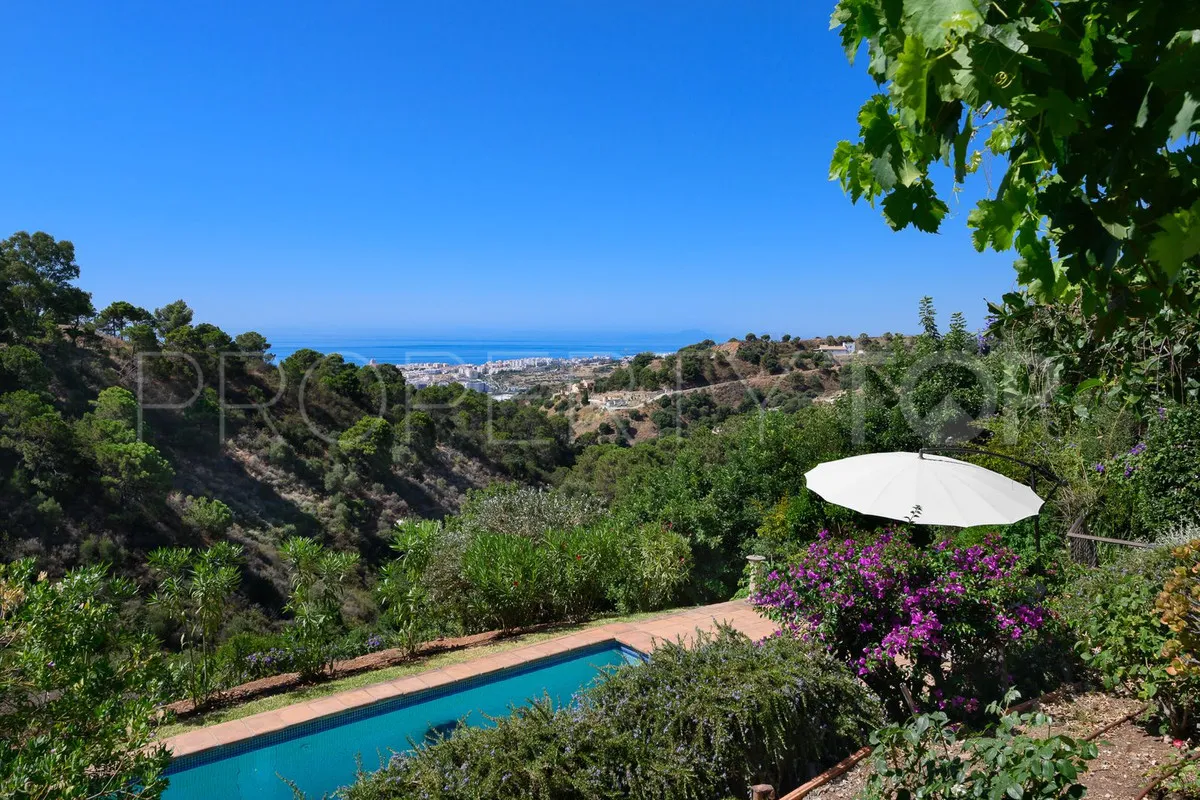 Comprar villa en Estepona