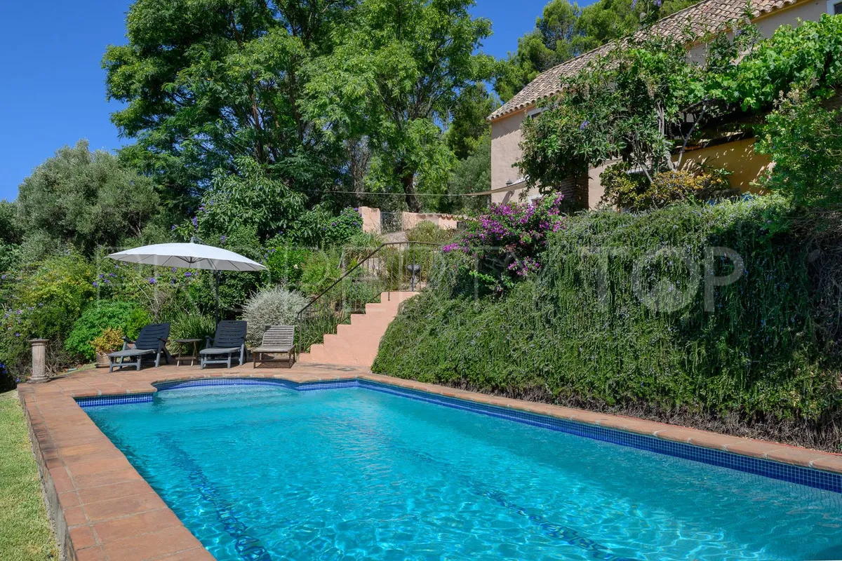 Comprar villa en Estepona