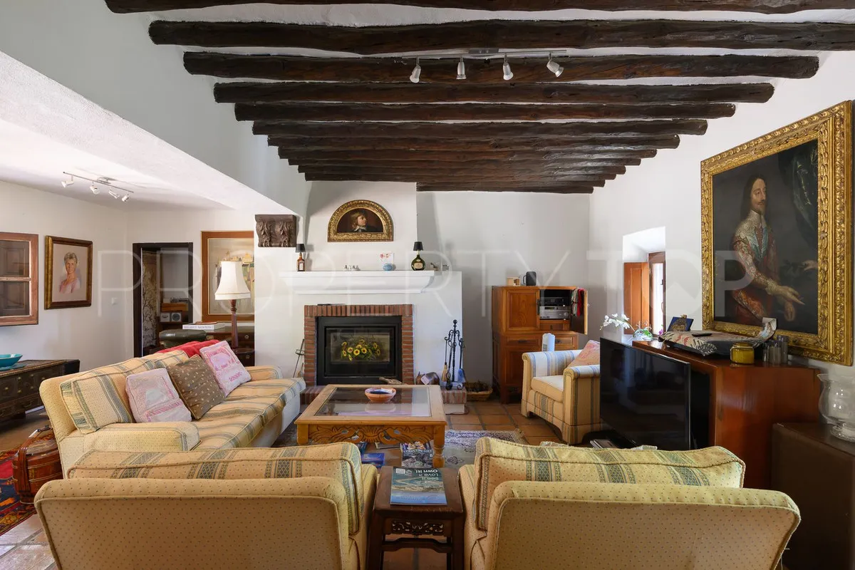 Comprar villa en Estepona