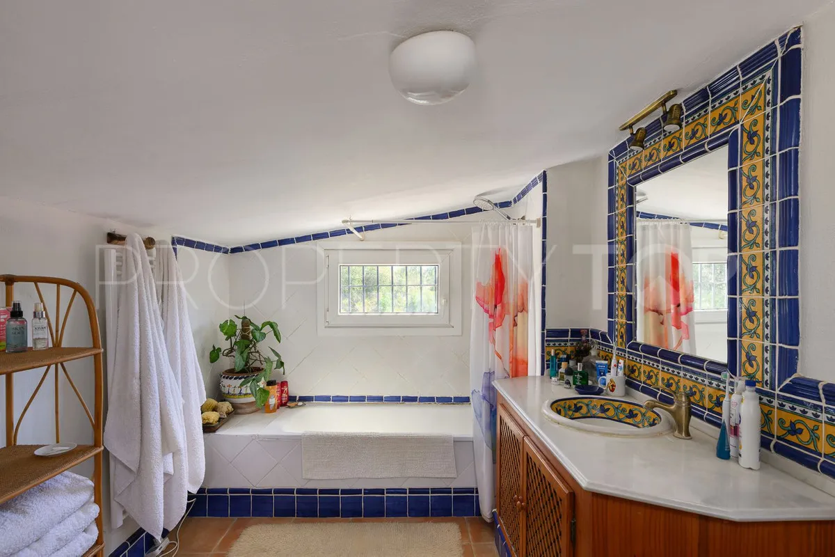 Comprar villa en Estepona