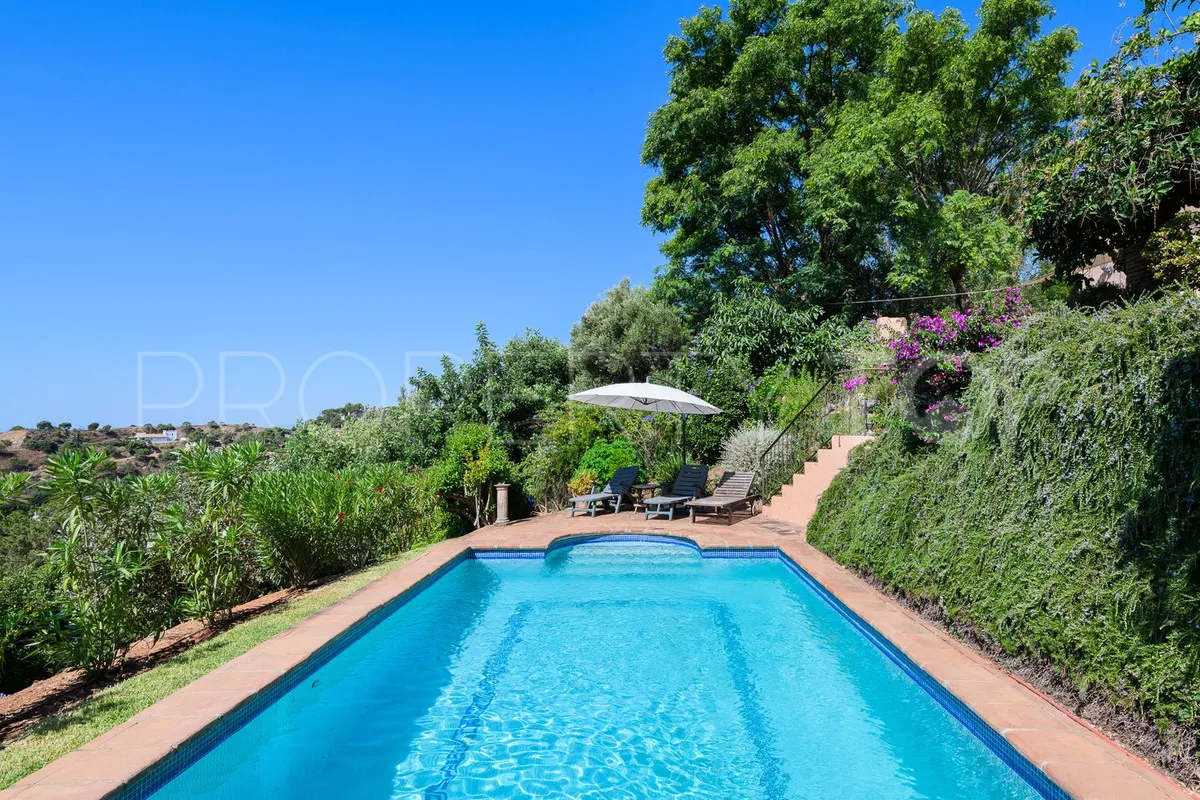 Comprar villa en Estepona