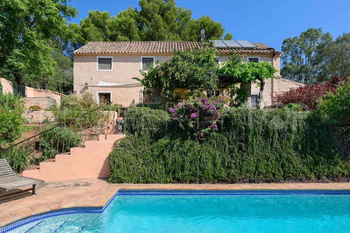 Comprar villa en Estepona