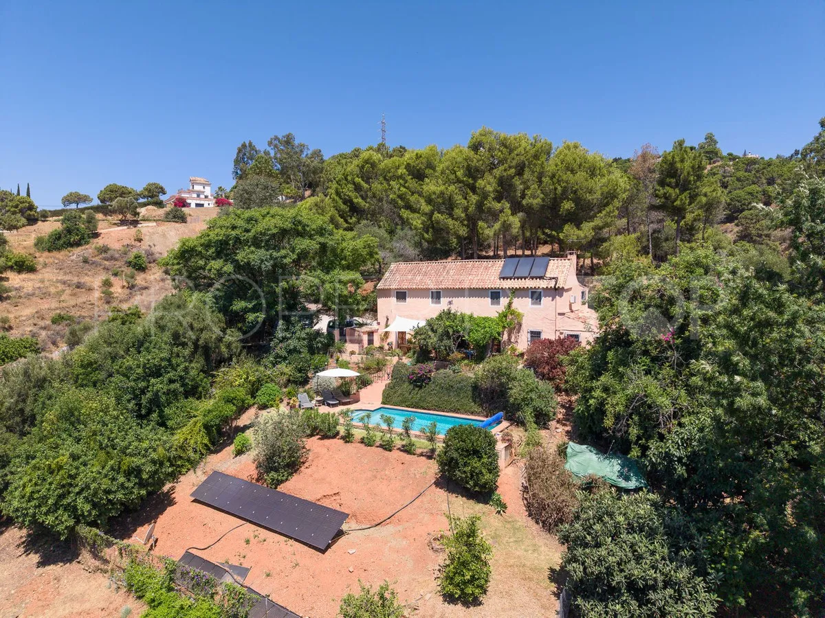 Comprar villa en Estepona