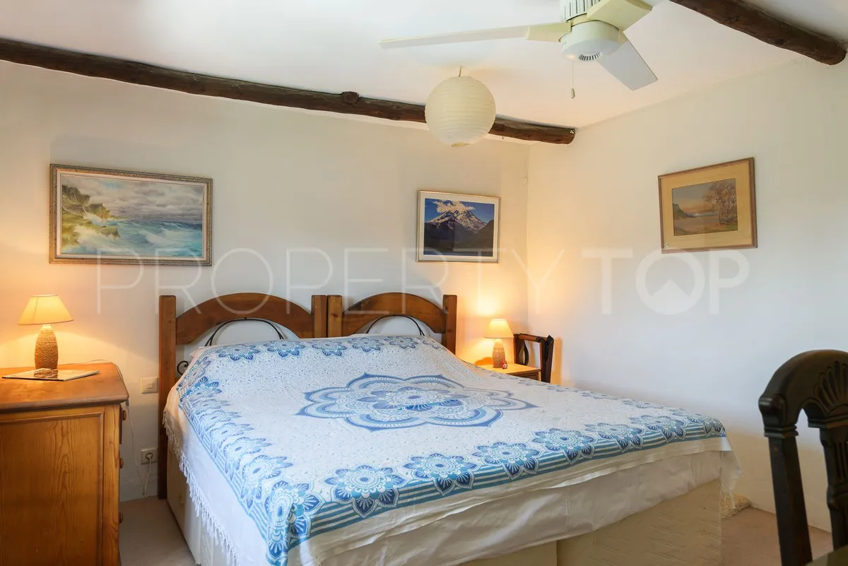 Comprar villa en Estepona