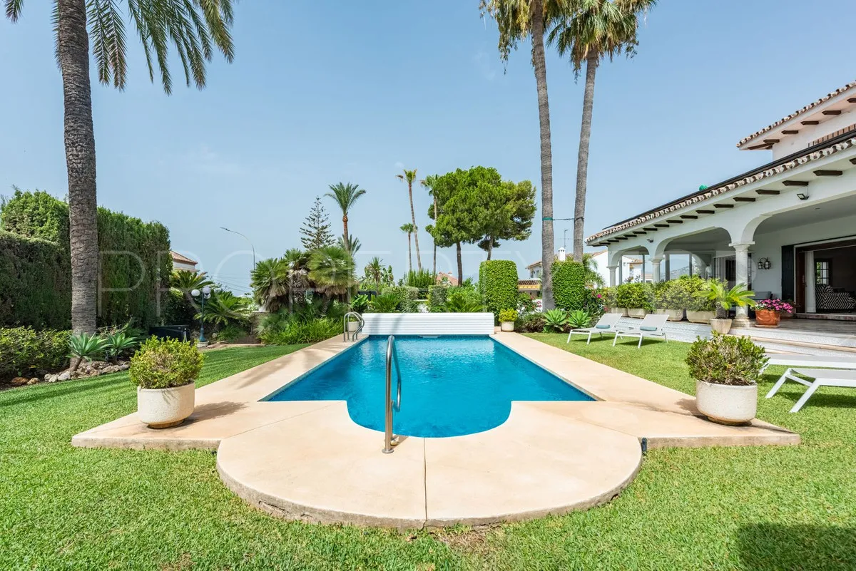 Se vende villa de 4 dormitorios en San Pedro de Alcantara