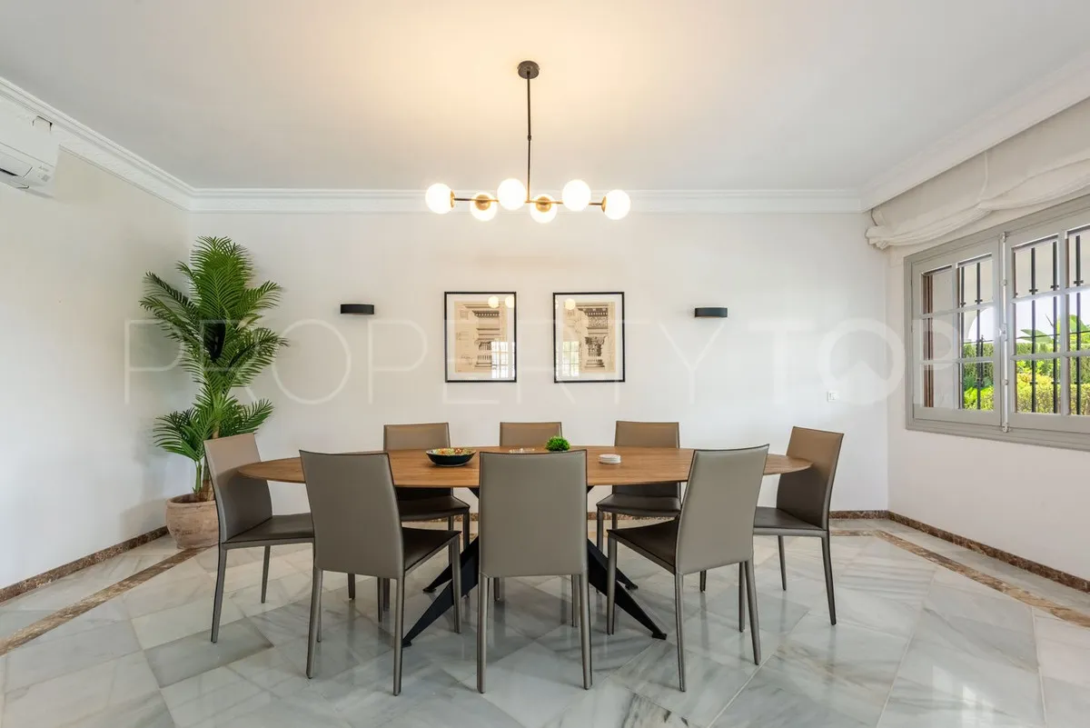 Se vende villa de 4 dormitorios en San Pedro de Alcantara