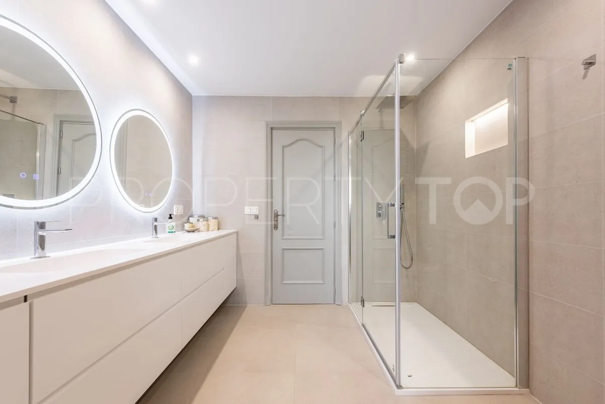 Se vende villa de 4 dormitorios en San Pedro de Alcantara