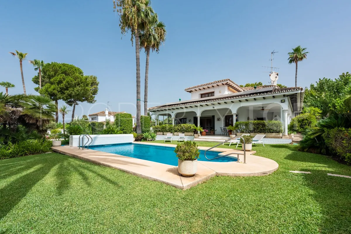 Se vende villa de 4 dormitorios en San Pedro de Alcantara