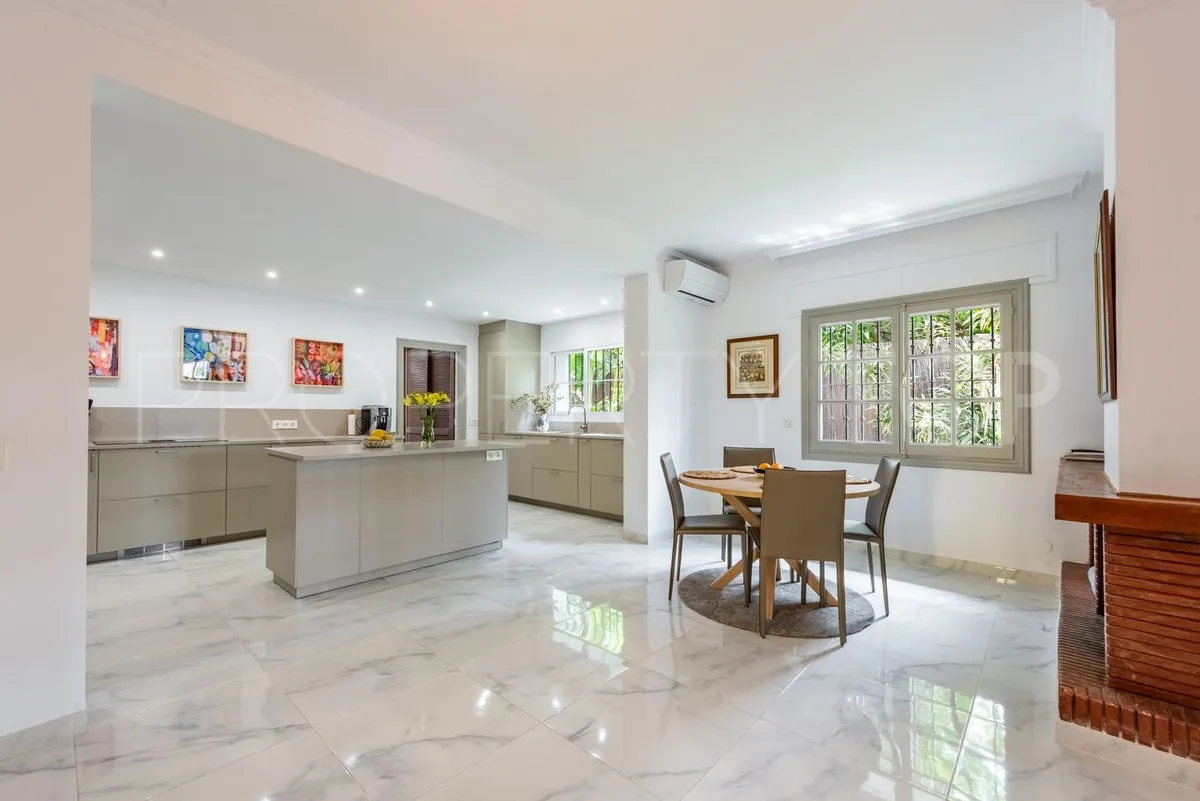 Se vende villa de 4 dormitorios en San Pedro de Alcantara