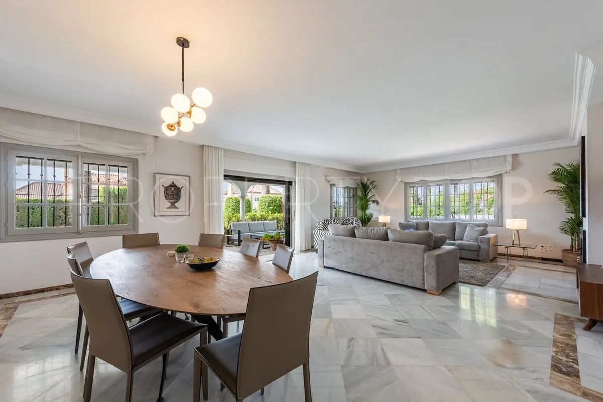 Se vende villa de 4 dormitorios en San Pedro de Alcantara