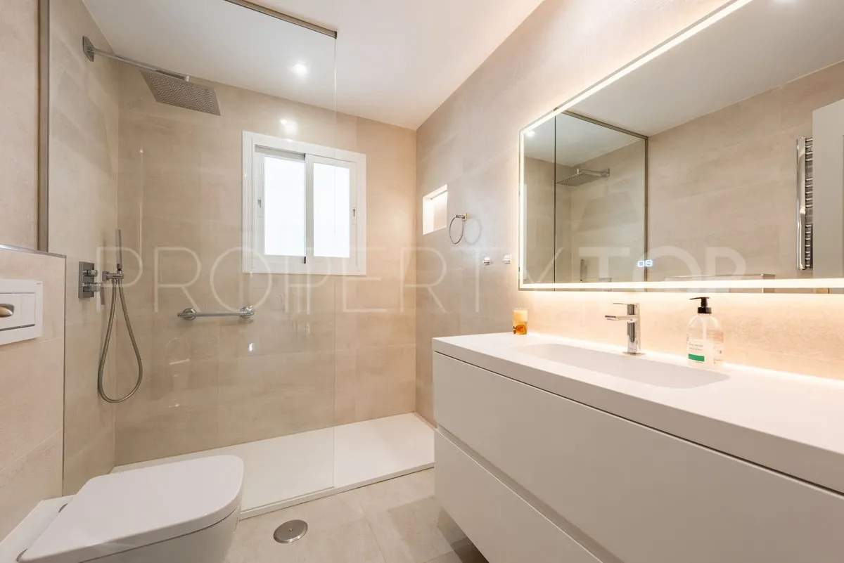 Se vende villa de 4 dormitorios en San Pedro de Alcantara