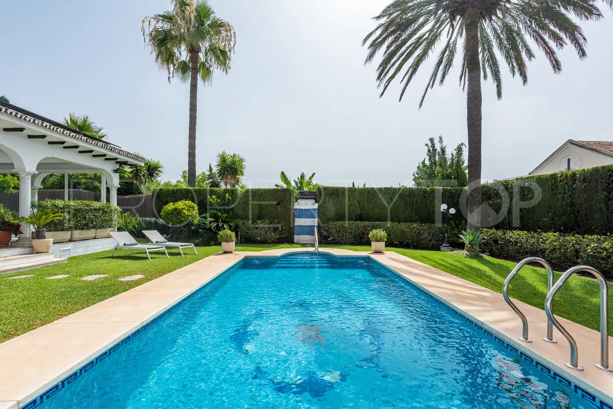 Se vende villa de 4 dormitorios en San Pedro de Alcantara