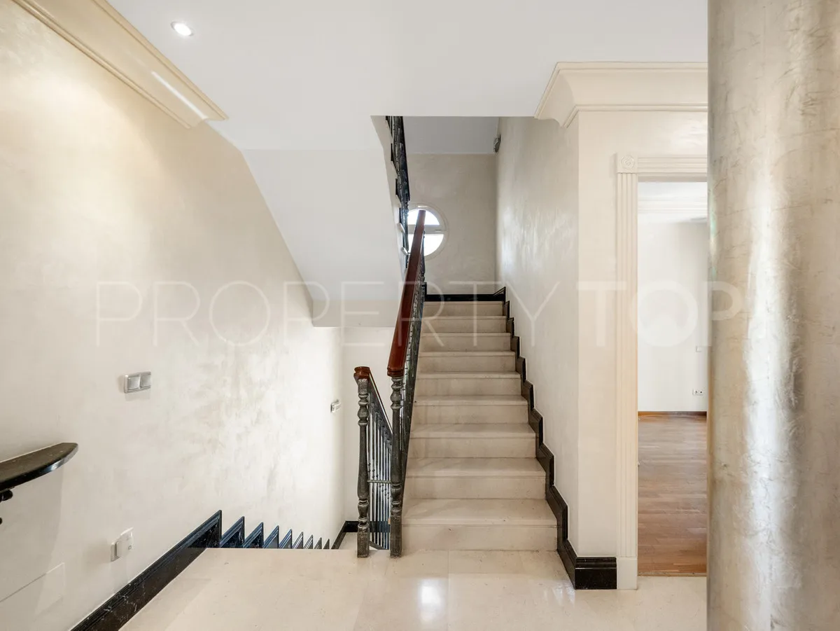 For sale 5 bedrooms villa in Cortijo Blanco