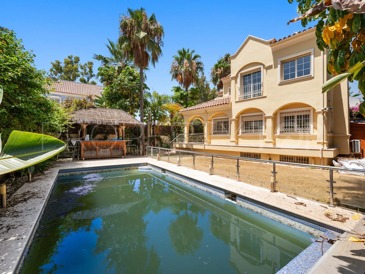 For sale 5 bedrooms villa in Cortijo Blanco