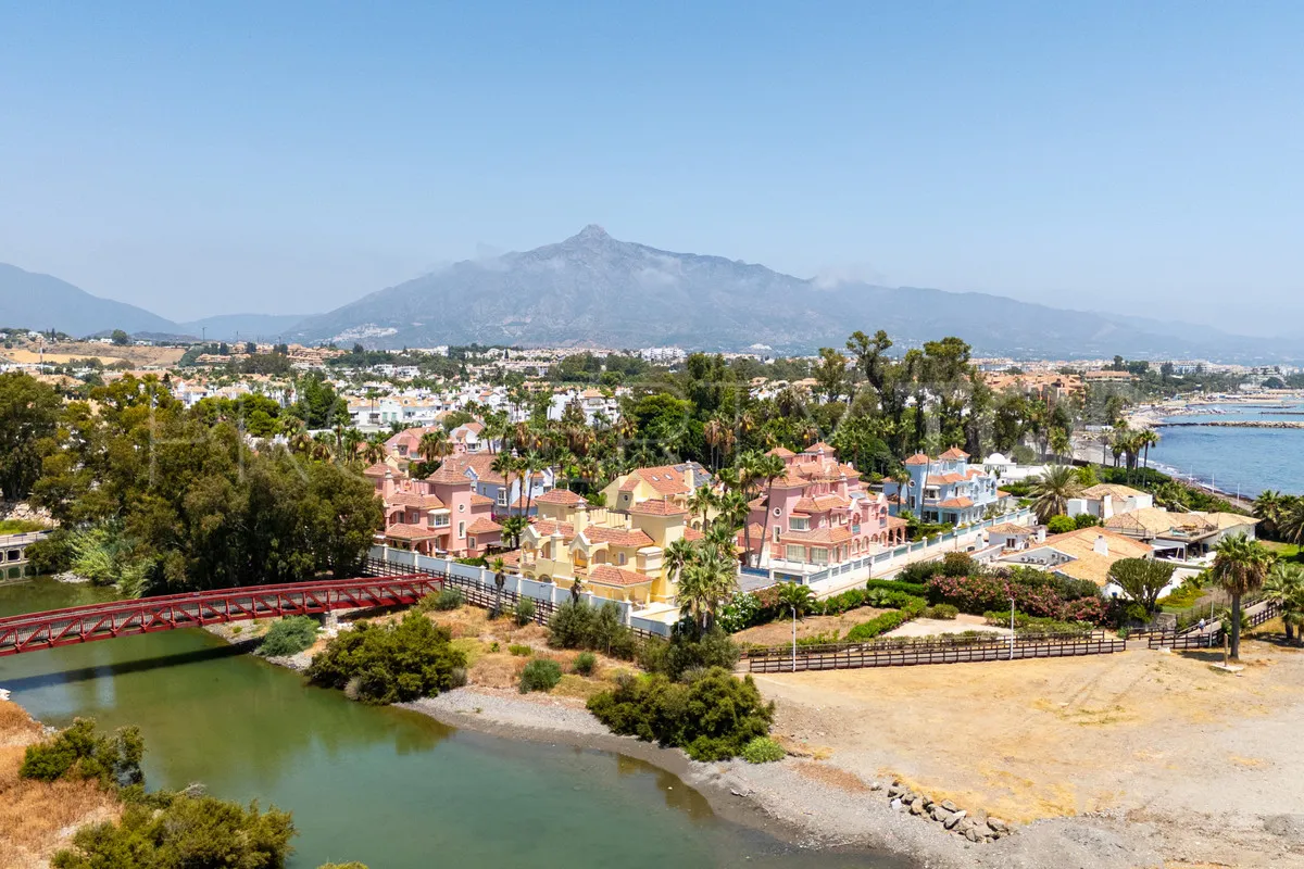 For sale 5 bedrooms villa in Cortijo Blanco
