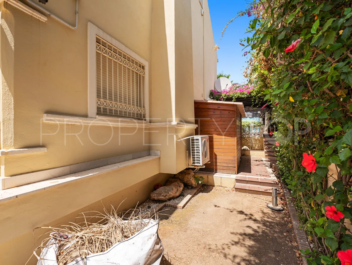 For sale 5 bedrooms villa in Cortijo Blanco