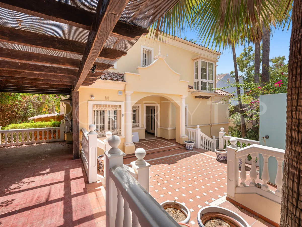 For sale 5 bedrooms villa in Cortijo Blanco