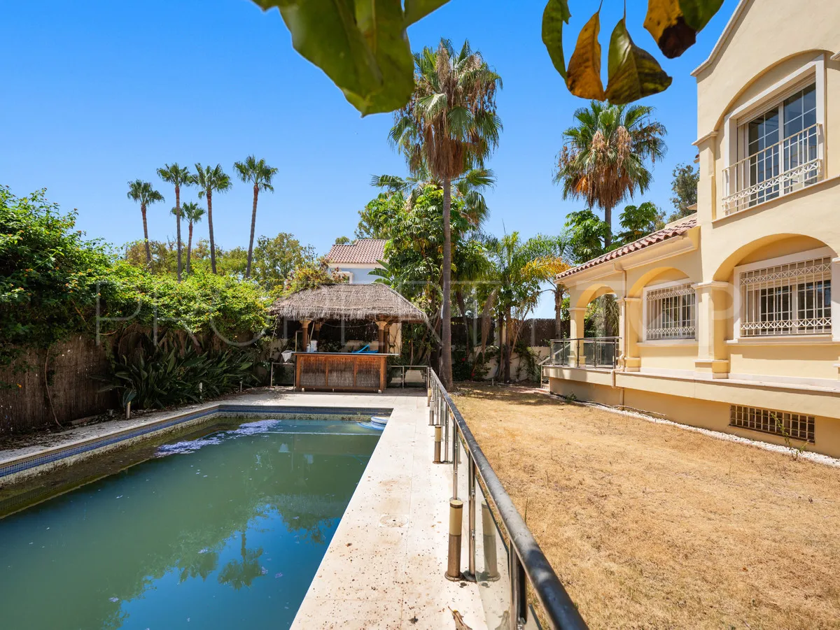 For sale 5 bedrooms villa in Cortijo Blanco