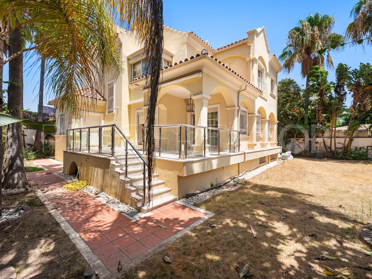 For sale 5 bedrooms villa in Cortijo Blanco