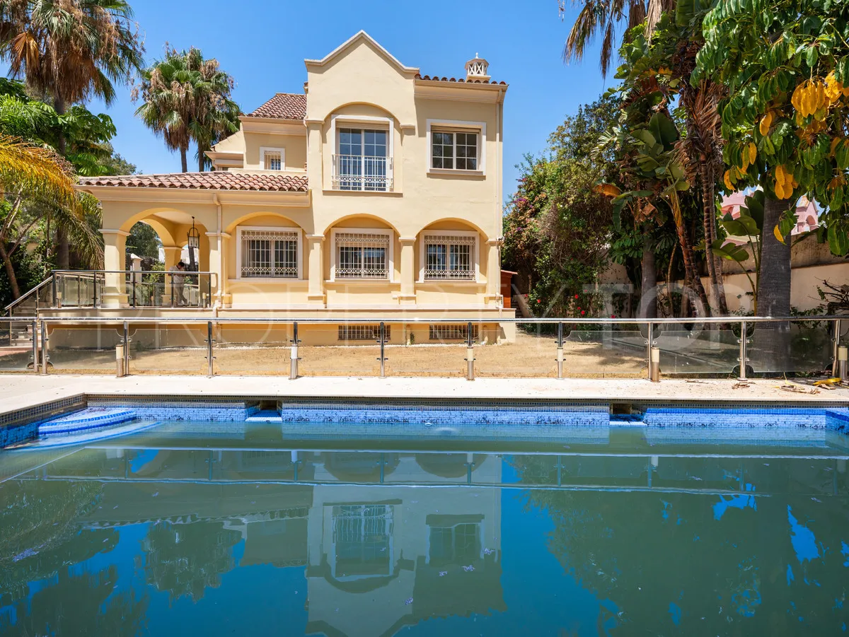 For sale 5 bedrooms villa in Cortijo Blanco