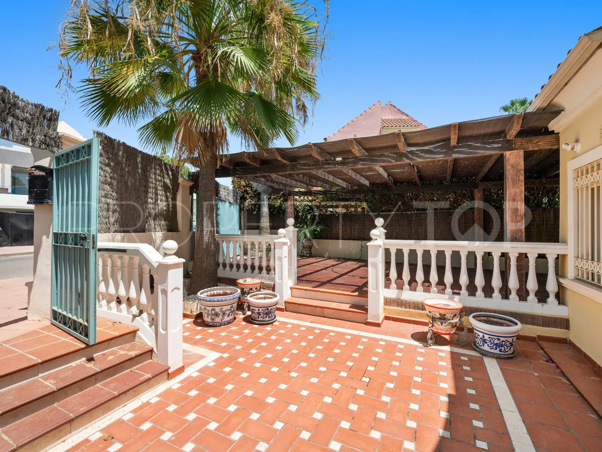 For sale 5 bedrooms villa in Cortijo Blanco