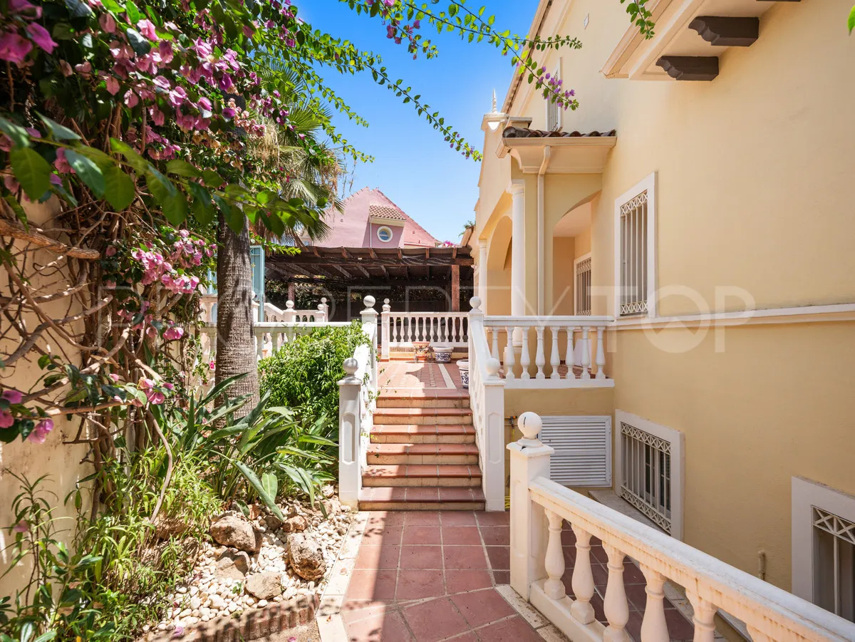 For sale 5 bedrooms villa in Cortijo Blanco
