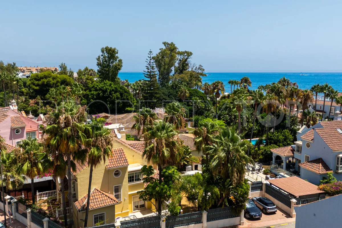 For sale 5 bedrooms villa in Cortijo Blanco