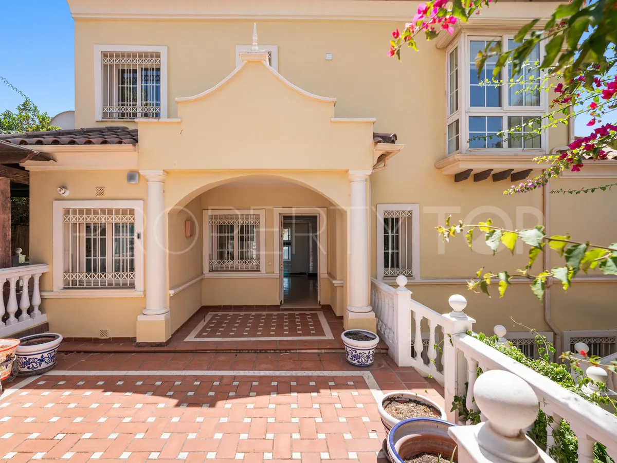 For sale 5 bedrooms villa in Cortijo Blanco