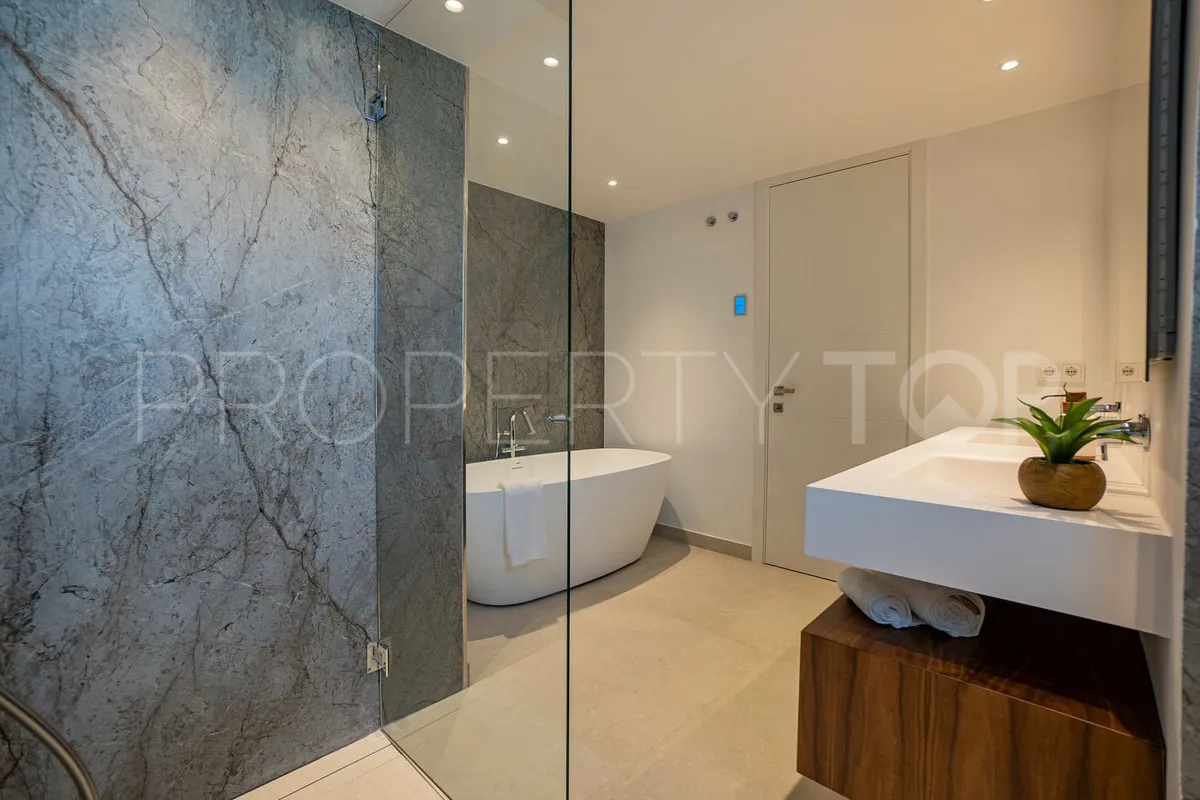 Villa de 4 dormitorios en venta en Las Brisas