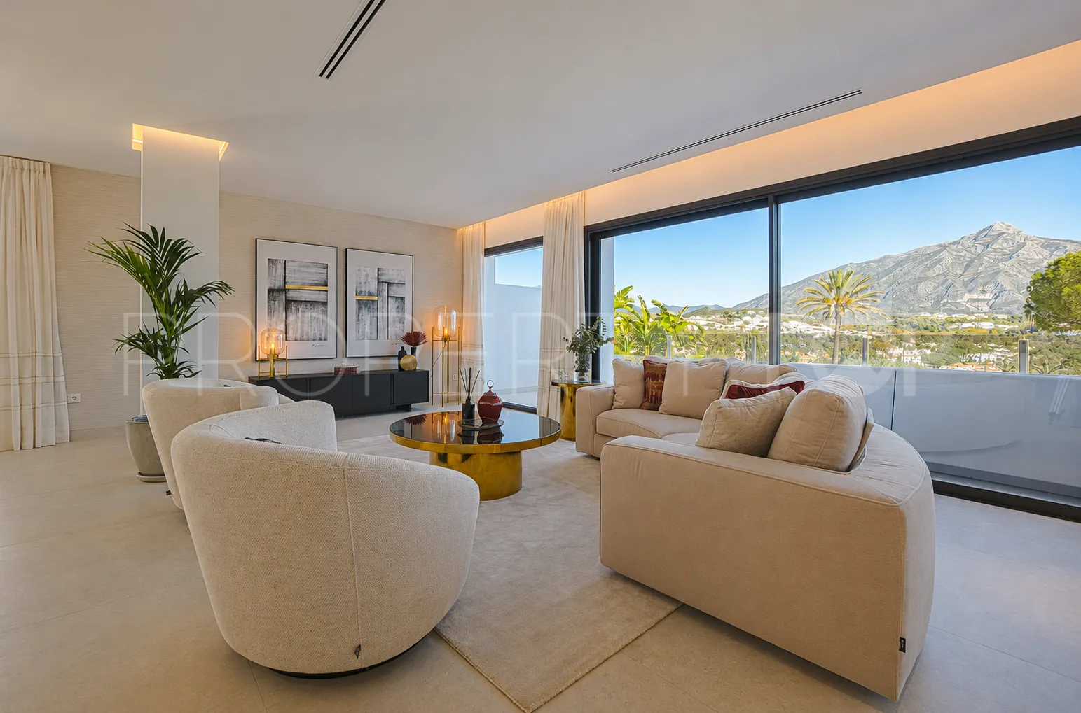Villa de 4 dormitorios en venta en Las Brisas