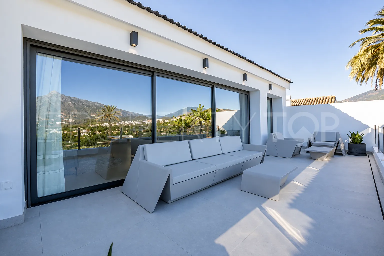 Villa de 4 dormitorios en venta en Las Brisas
