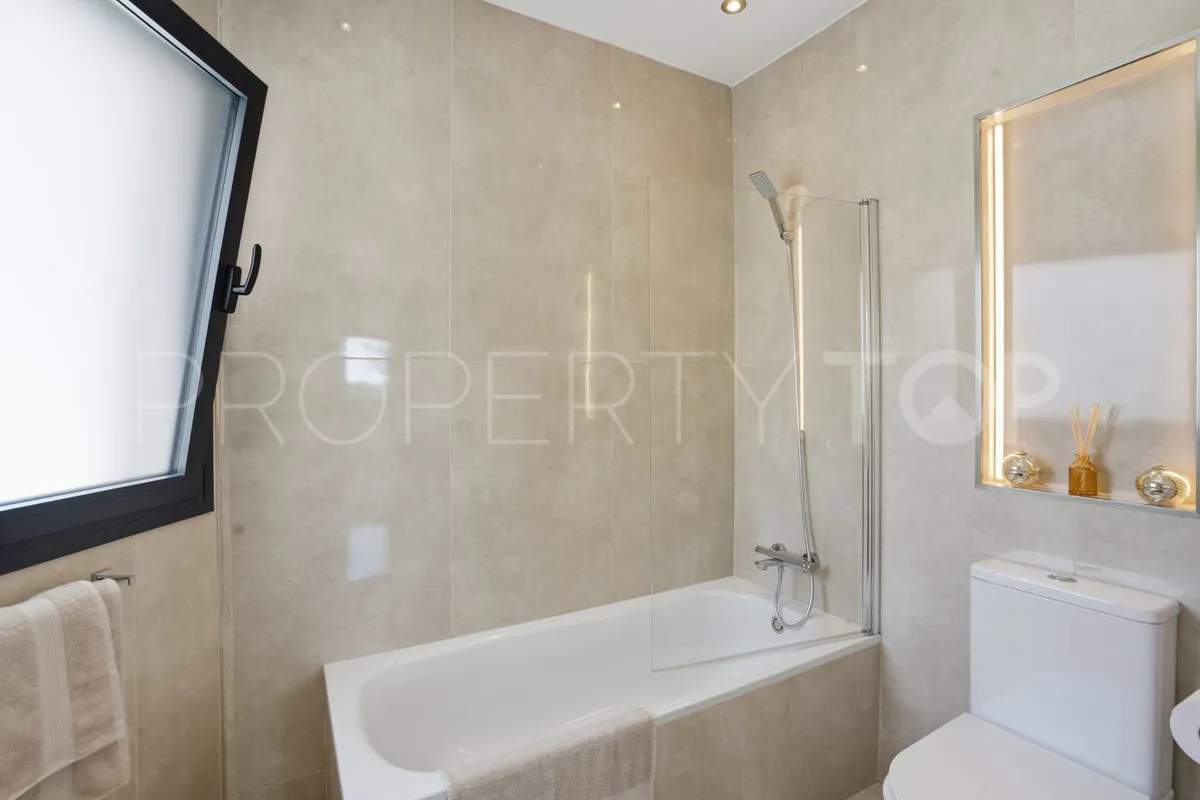Villa en venta de 4 dormitorios en El Chaparral