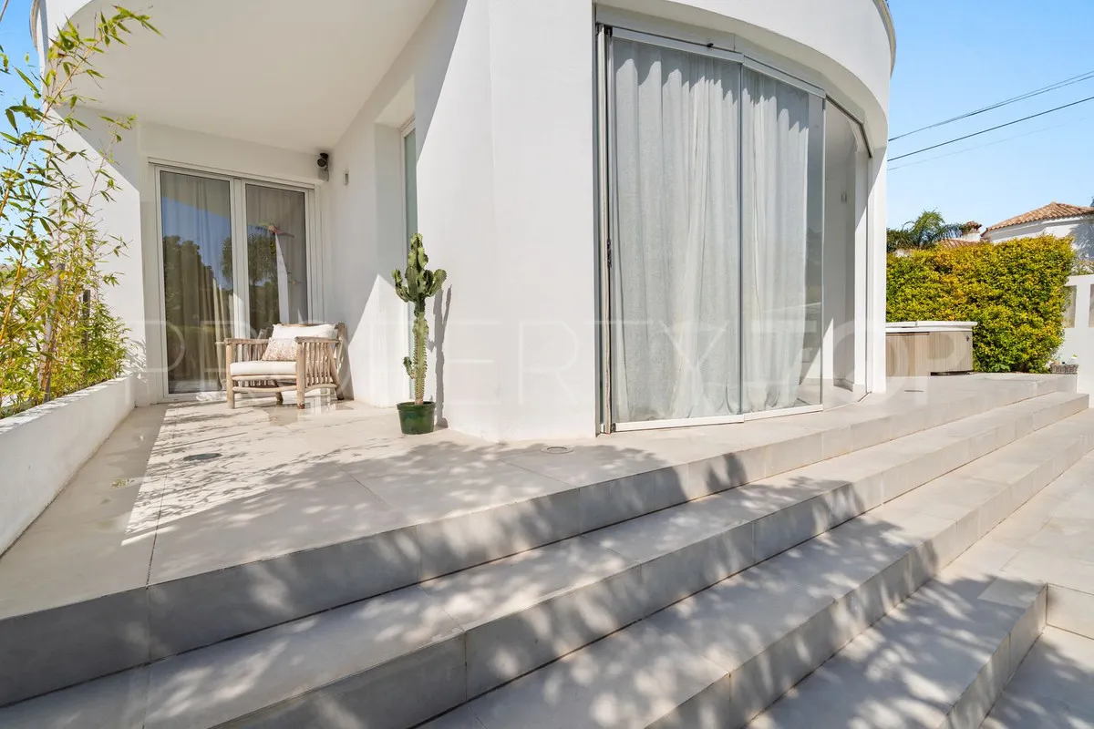 Comprar villa en Marbesa con 3 dormitorios