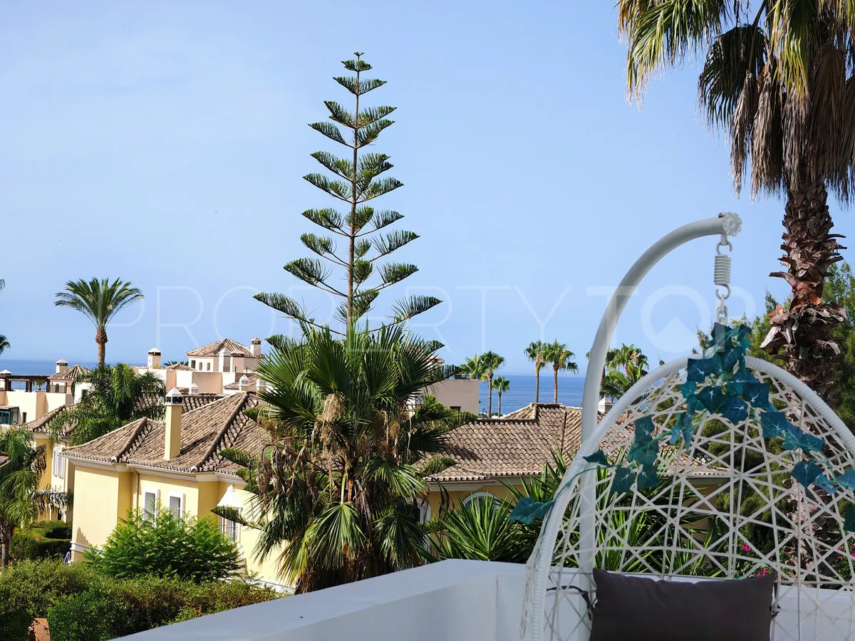 Buy villa with 8 bedrooms in Elviria