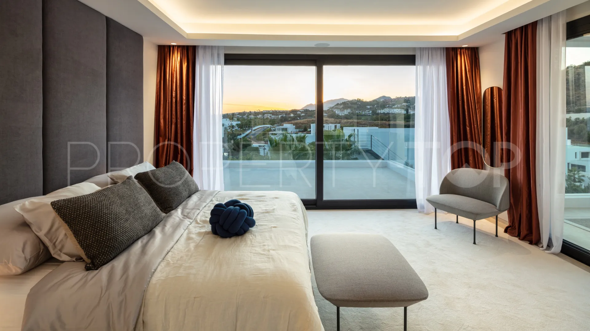 For sale Los Olivos 5 bedrooms villa