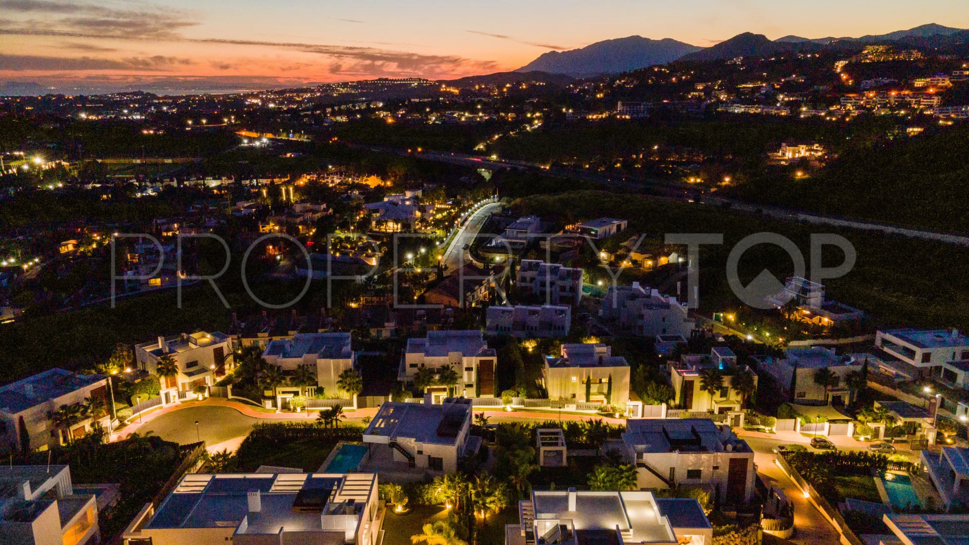 For sale Los Olivos 5 bedrooms villa