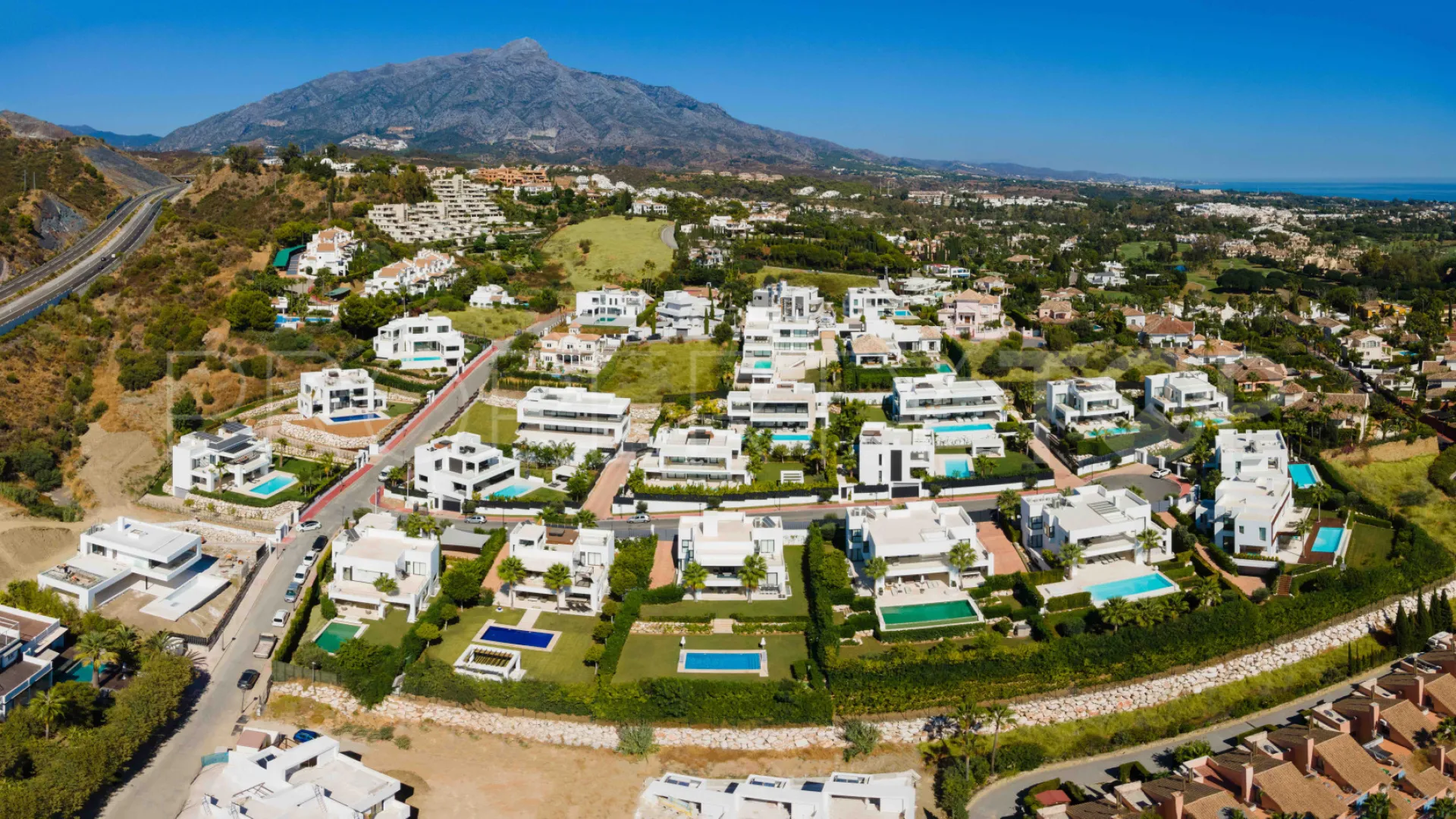 For sale Los Olivos 5 bedrooms villa
