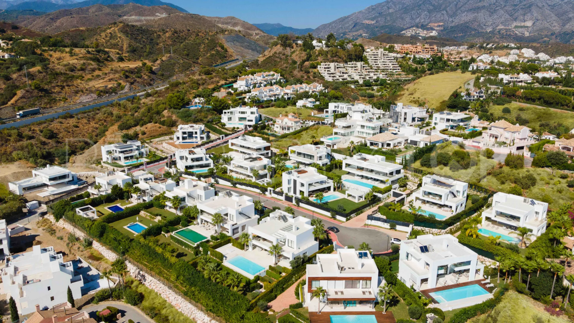 For sale Los Olivos 5 bedrooms villa