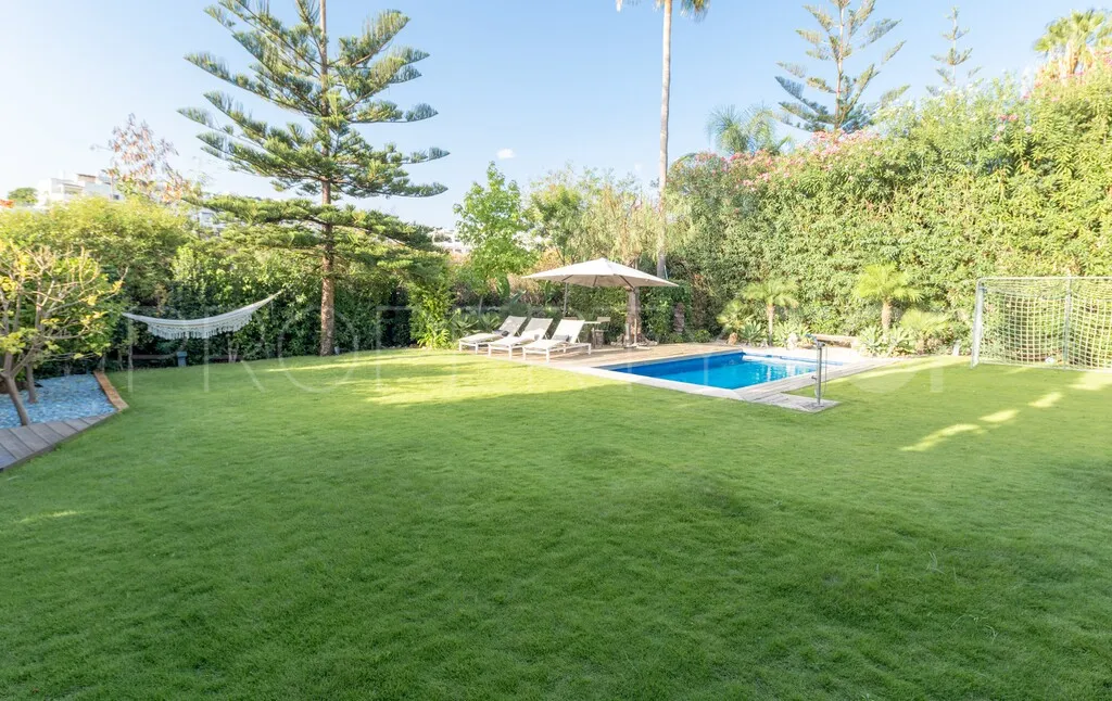 For sale villa in La Resina Golf with 4 bedrooms
