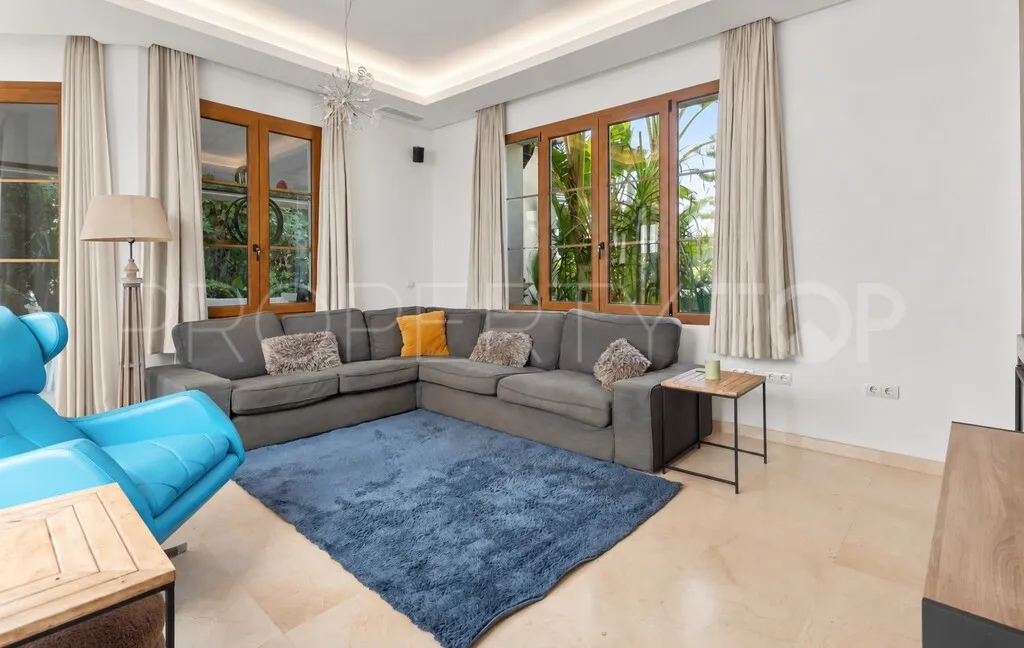 For sale villa in La Resina Golf with 4 bedrooms