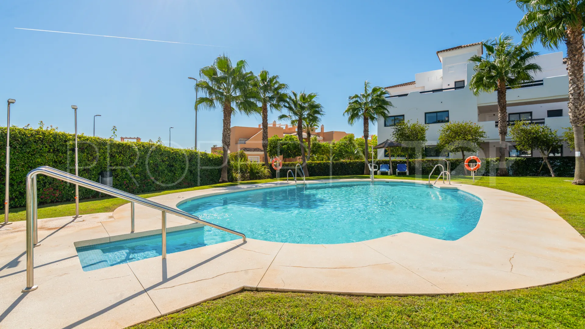 Comprar apartamento planta baja en Casares
