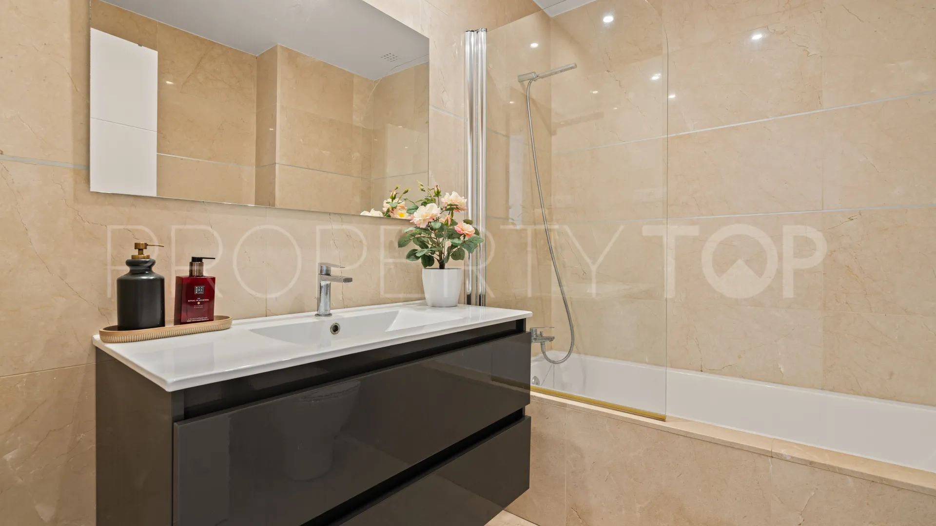Comprar apartamento planta baja en Casares