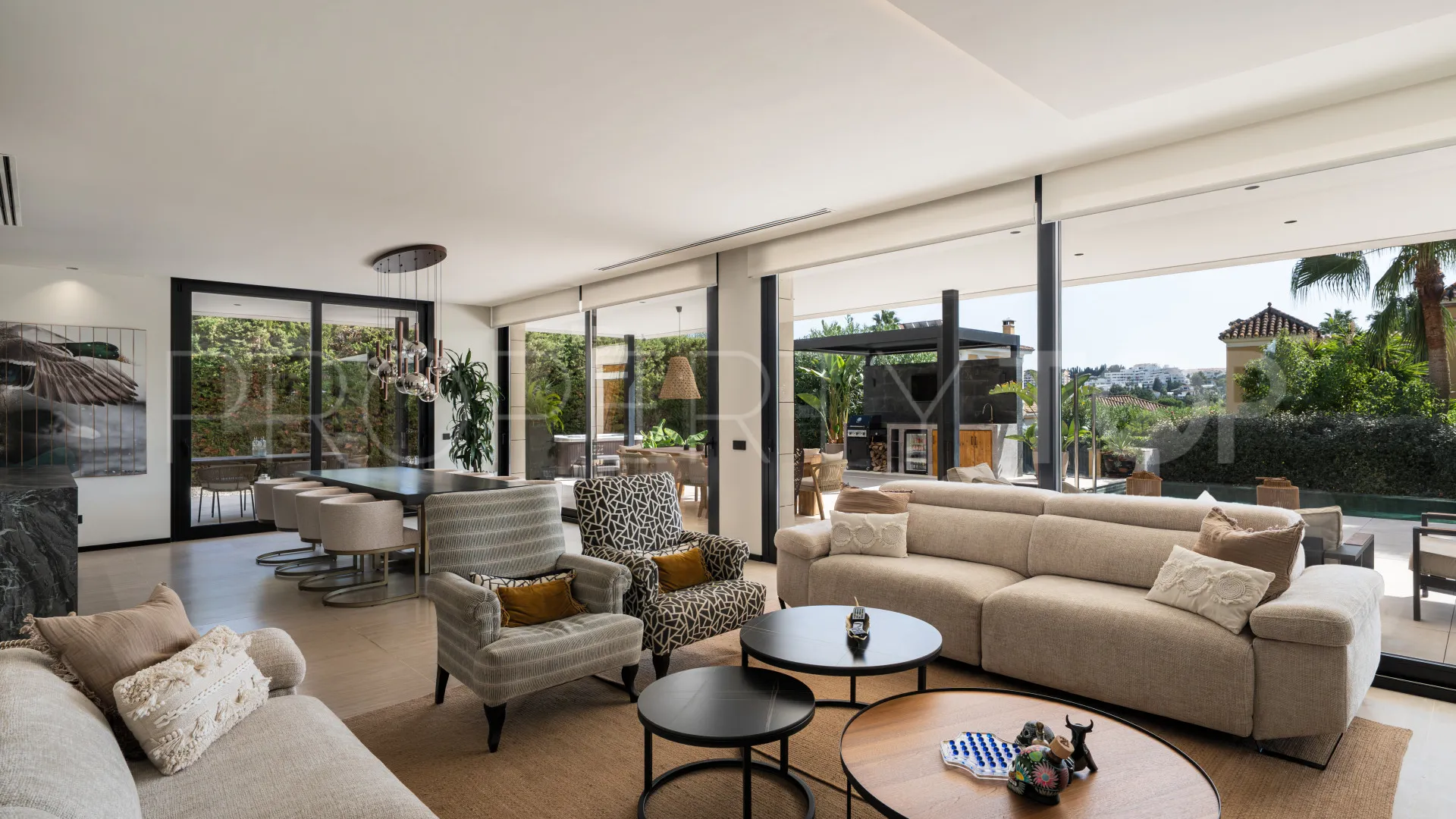 Villa con 6 dormitorios en venta en Nueva Andalucia