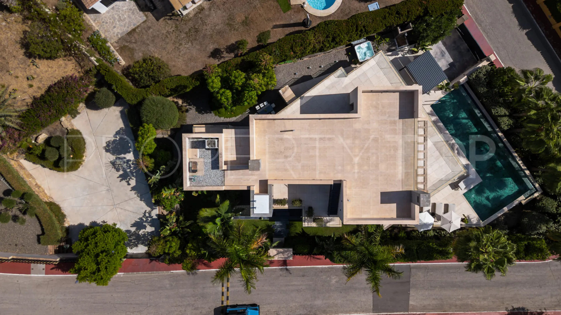 Villa con 6 dormitorios en venta en Nueva Andalucia
