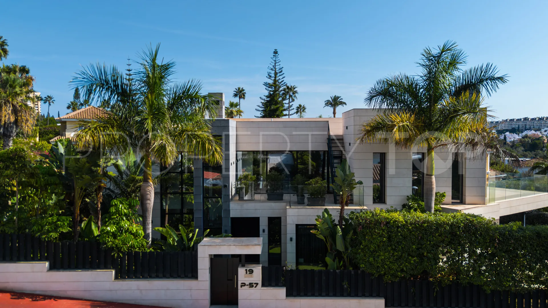 Villa con 6 dormitorios en venta en Nueva Andalucia