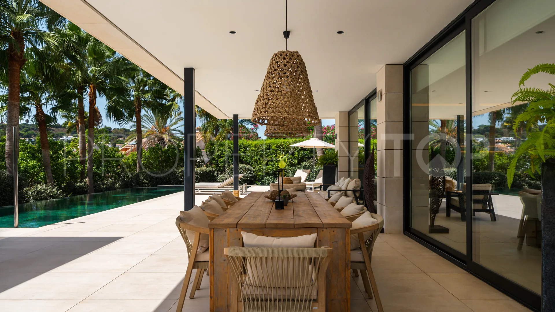 Villa con 6 dormitorios en venta en Nueva Andalucia
