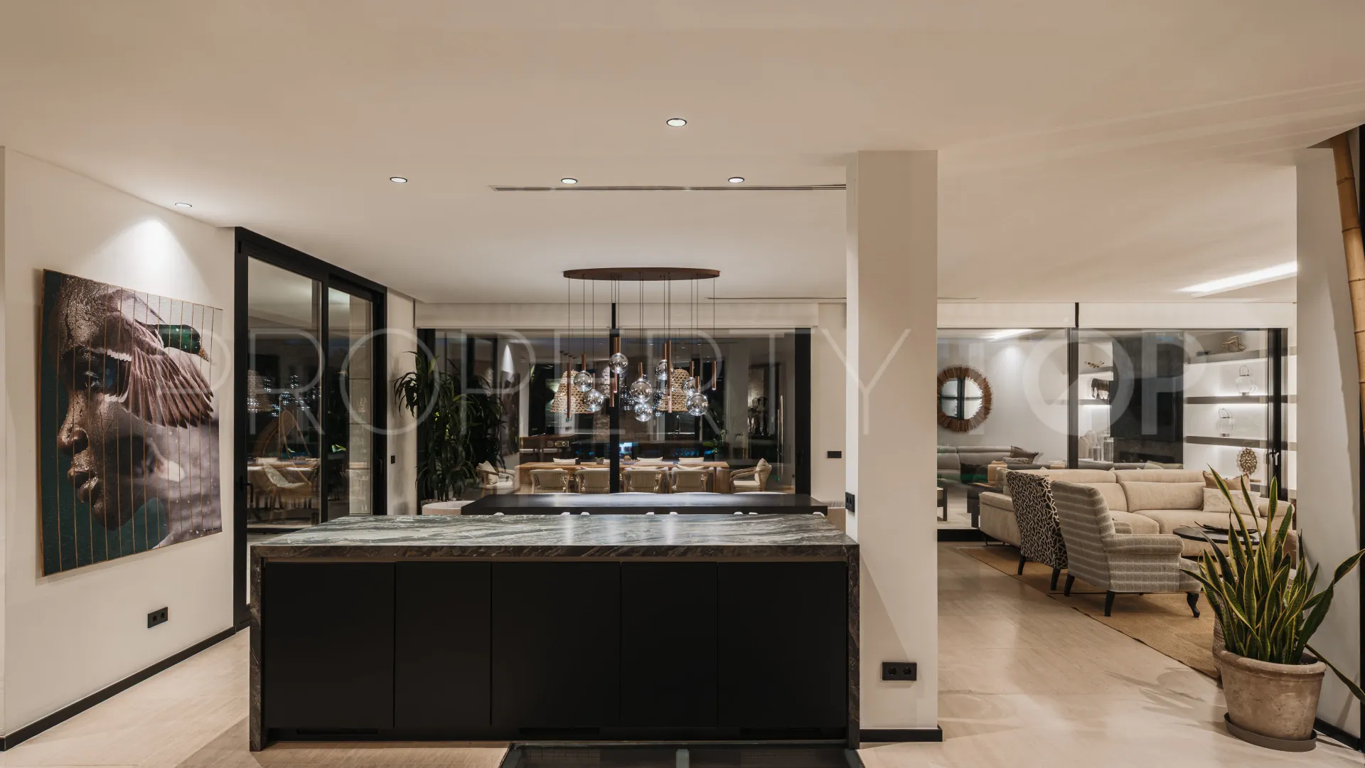 Villa con 6 dormitorios en venta en Nueva Andalucia