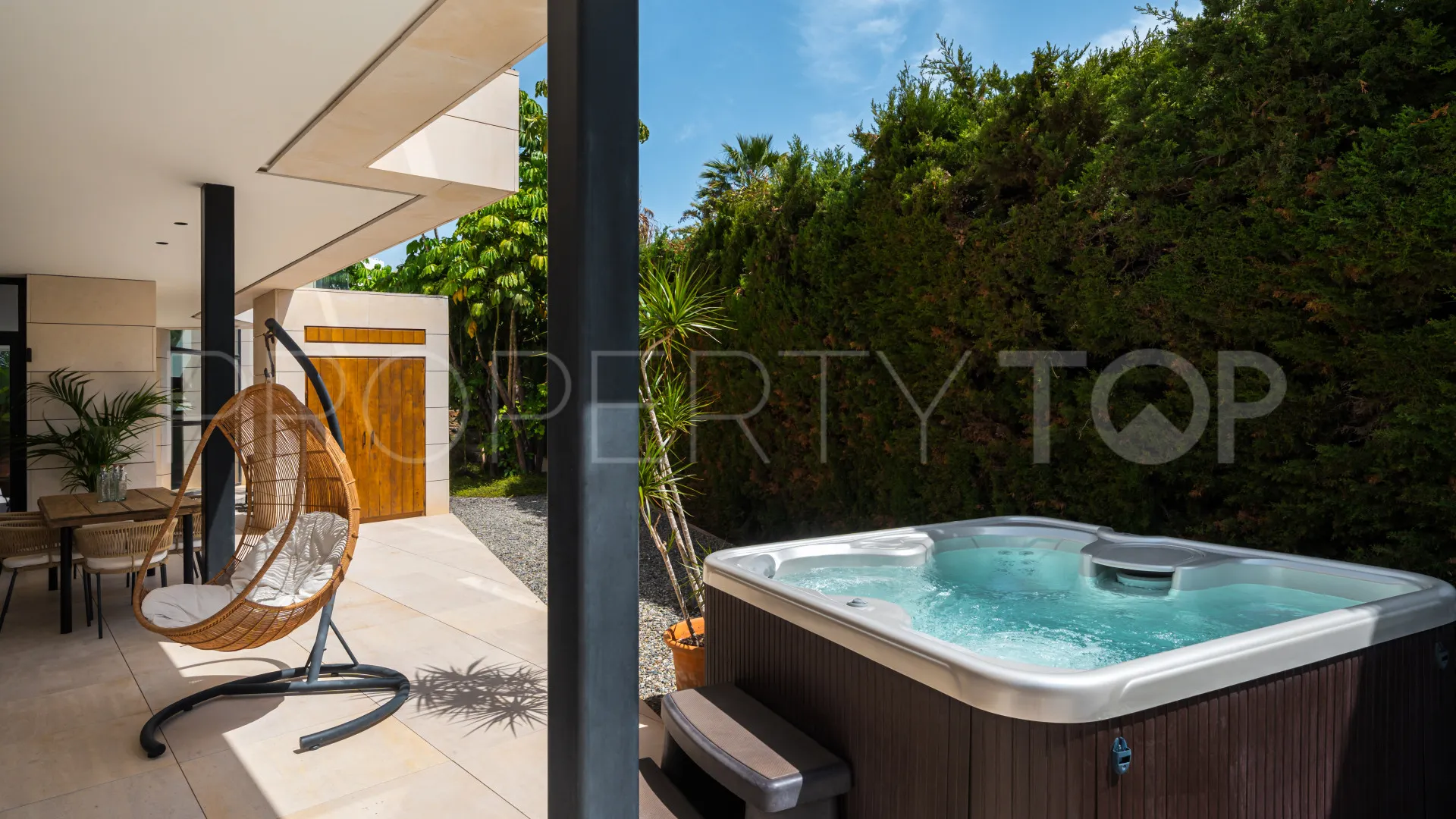 Villa con 6 dormitorios en venta en Nueva Andalucia