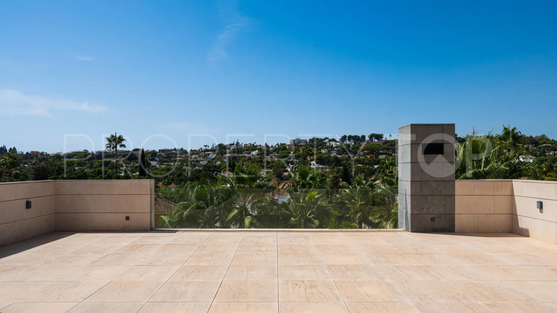 Villa con 6 dormitorios en venta en Nueva Andalucia