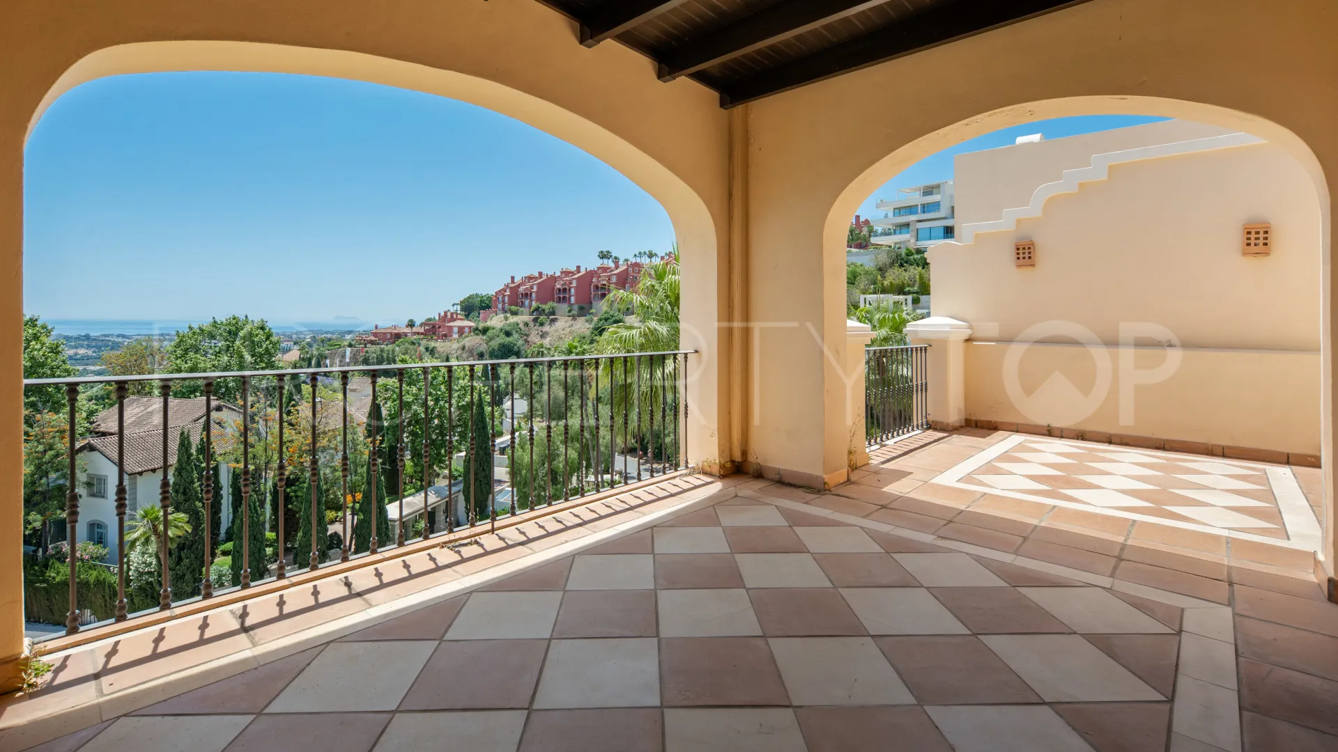 Buenavista, atico duplex con 4 dormitorios en venta